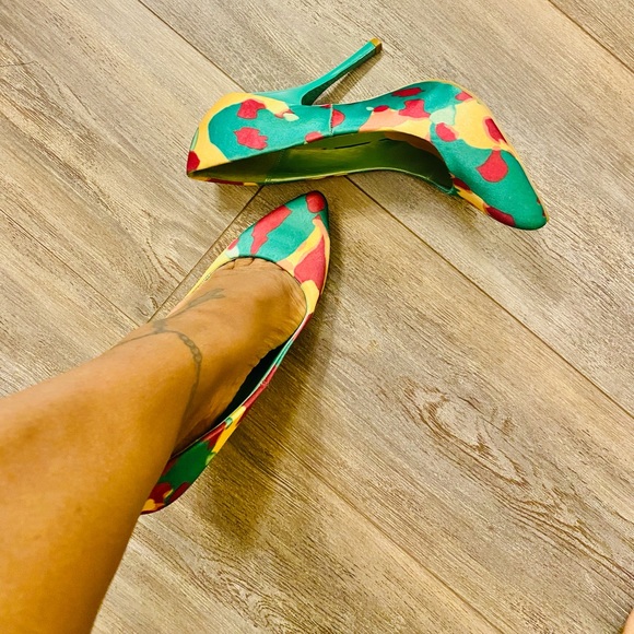 Multi-colored Pumps - Picture 6 of 9